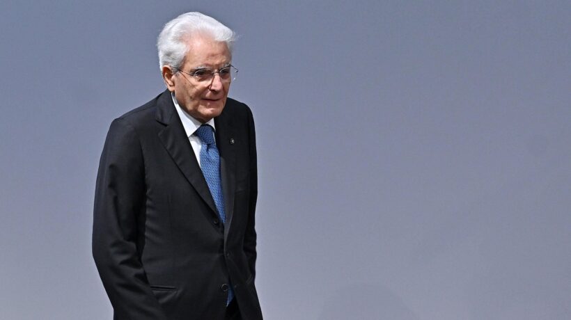 Mattarella rosica per Vannacci