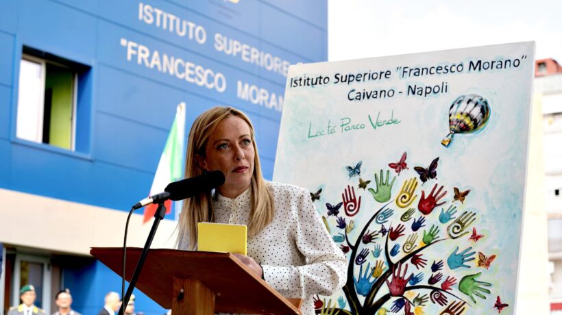 Meloni lancia il piano Caivano: «Non esistono zone franche. Il territorio sarà bonificato»