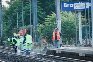 Treno uccide cinque operai sui binari. Fs: «I lavori dovevano iniziare dopo»