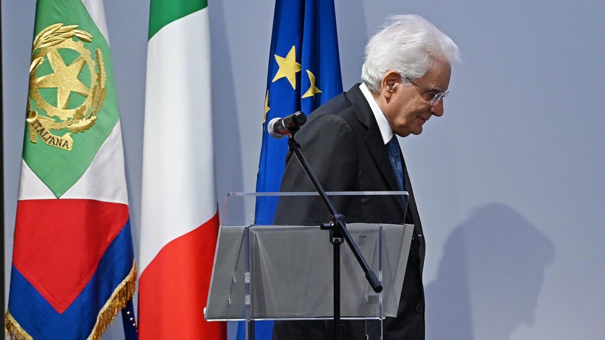 La manina di Mattarella nella guerra al generale
