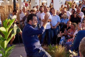 Salvini rincara: non siamo in Corea. Vannacci contattato da altri politici