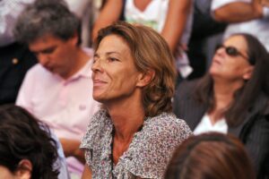 Dalla trama anti Fdi al «collettivo neocon». I folli complottismi sul testo del generale