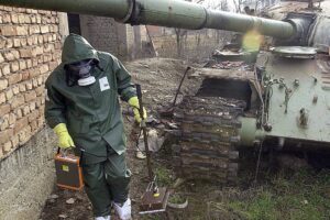 «Il Colle fece pressioni per cambiare la relazione sui militari avvelenati»