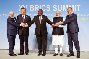 I Brics si allargano ad altri sei Stati. Ma sull’addio al dollaro c’è la frenata