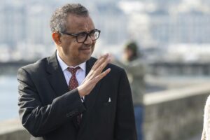 Rispuntano l’allarme sulle varianti e la campagna a favore dei vaccini