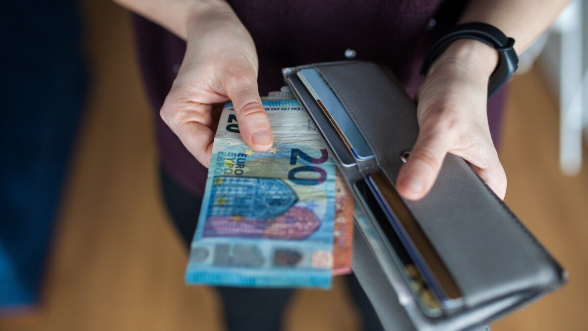 Ma quali evasori. L’Austria vuole il cash nella Costituzione