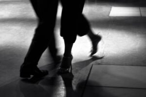 La controra eterna arriva a passo di tango