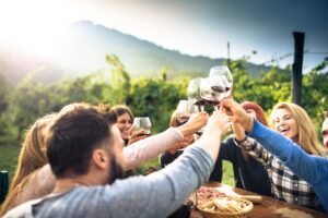 Dieci esperienze all’aperto da gustarsi insieme a un buon aperitivo