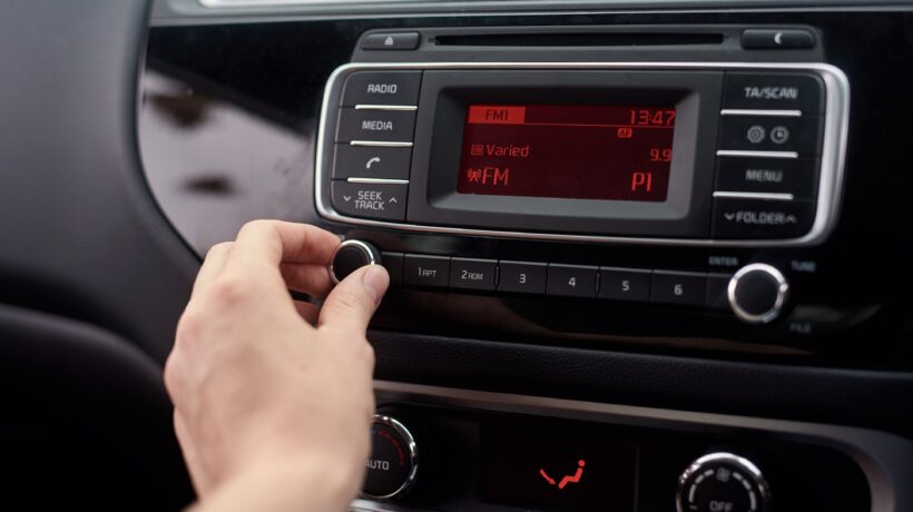 Sere estive: torniamo ad ascoltare l’AM, la radio romantica
