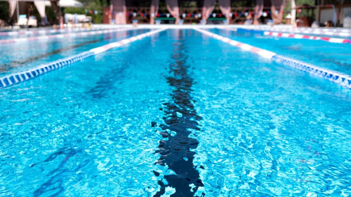 Arriva la stangata anche in piscina: dopo l’estate corsi rincarati del 22%
