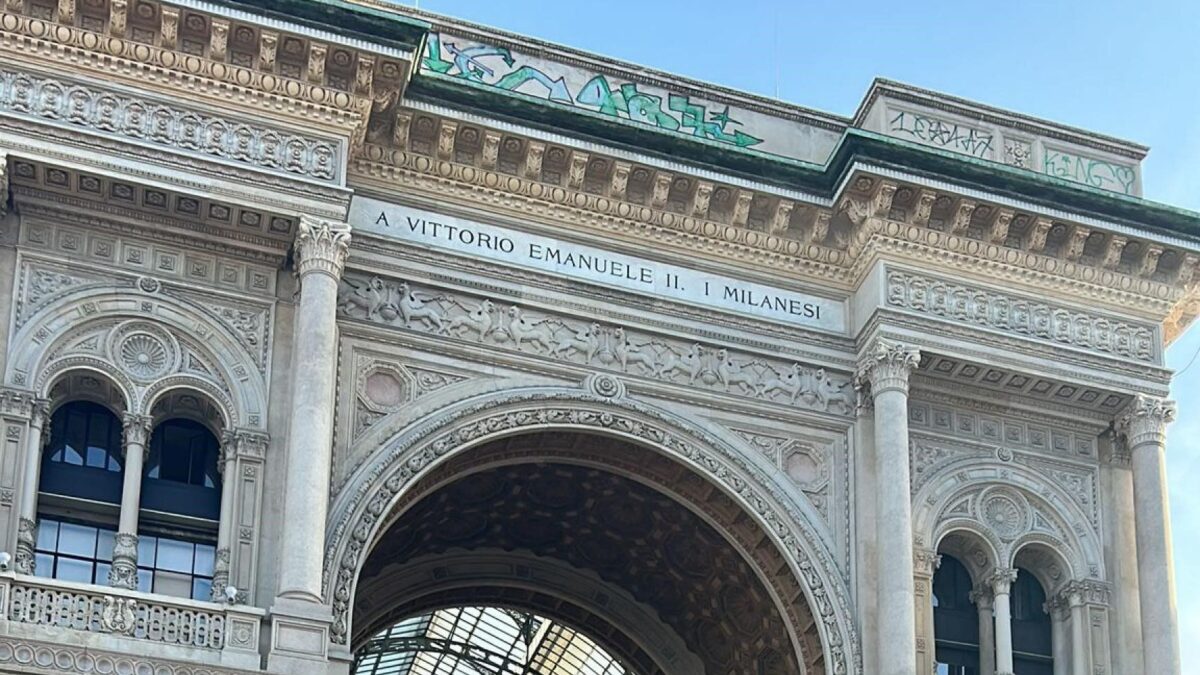 I vandali della Galleria e gli scalatori del Duomo non rischiano nulla