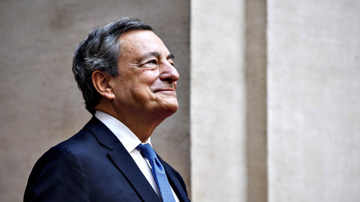 Ursula si fa scudo con la faccia di Draghi e la usa contro Letta