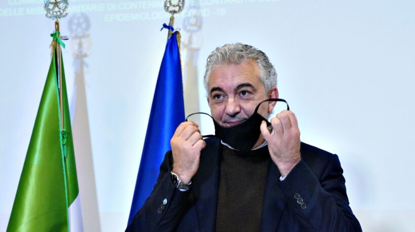 Mascherine farlocche, il mediatore patteggia e mette nei guai Arcuri