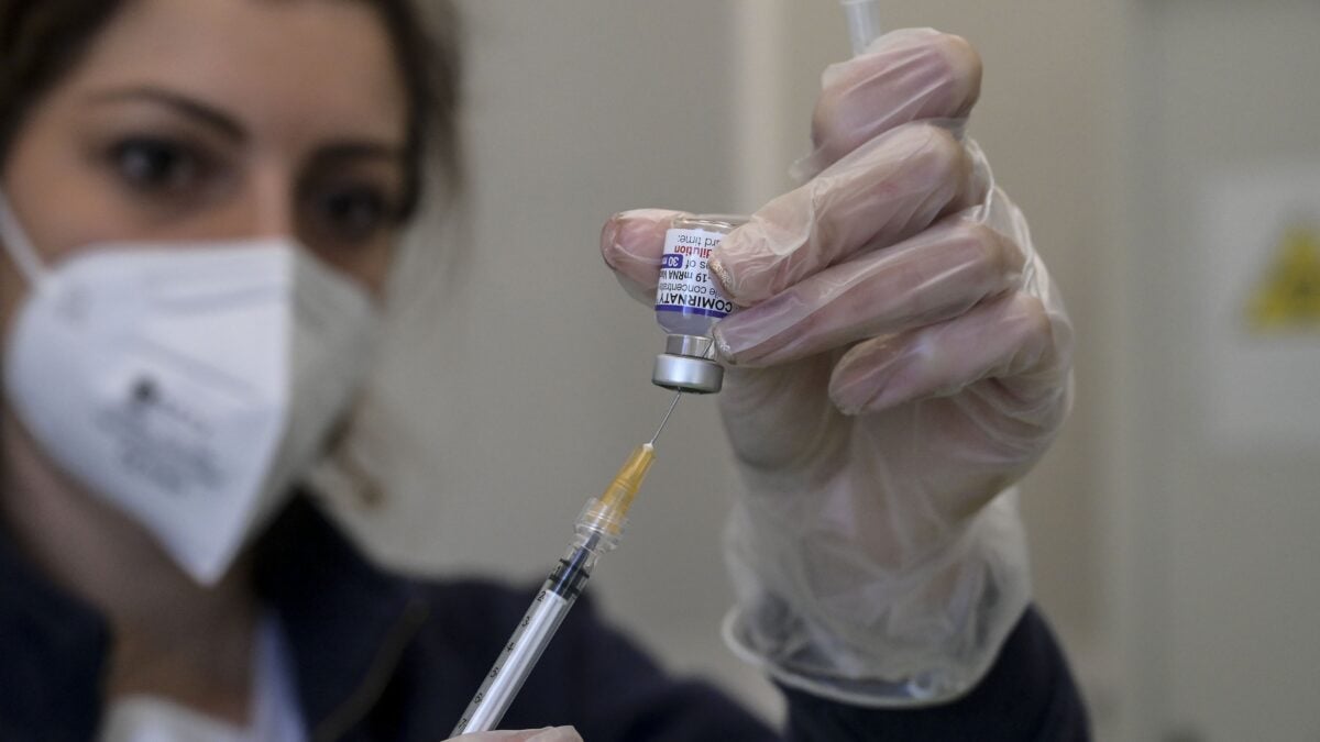 Cresce l’allarme sul Dna nei vaccini: «I residui si concentrano nelle ovaie»