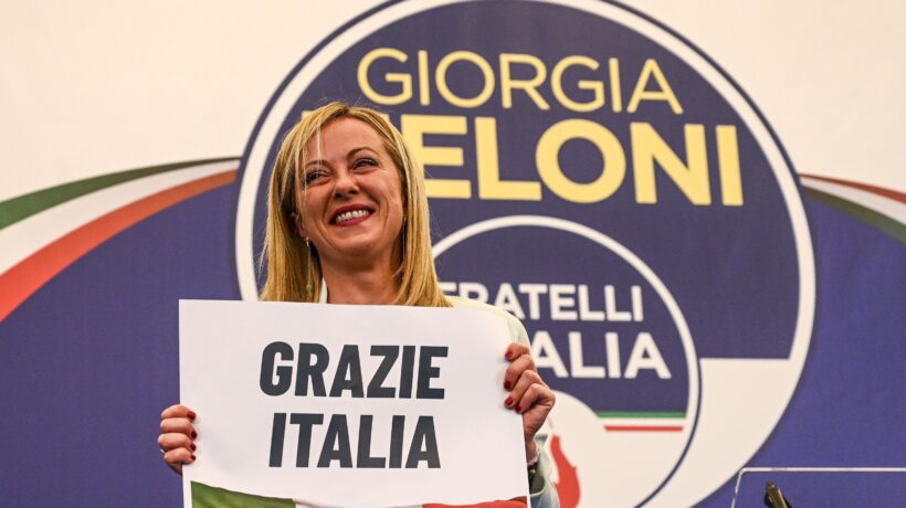 Effemeridi: dalla vittoria della Meloni alla nascita di Steve Jobs
