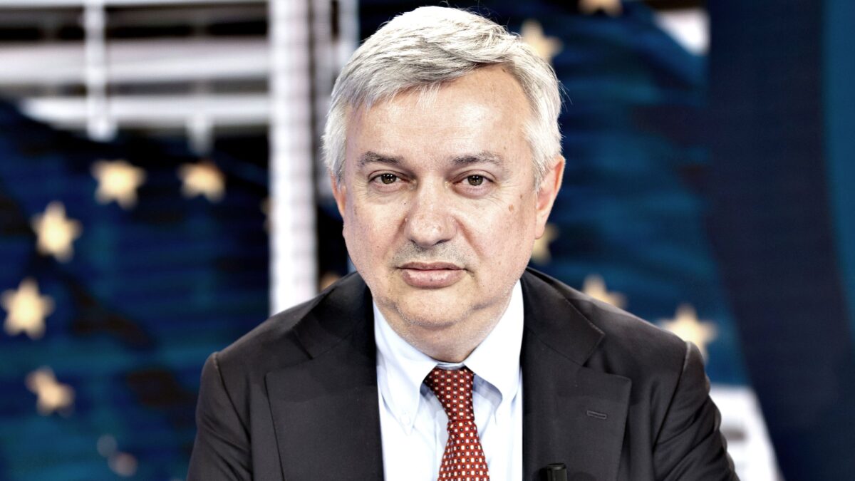 «Repubblica» tifa la censura globale alla vigilia del voto in Ue e Stati Uniti
