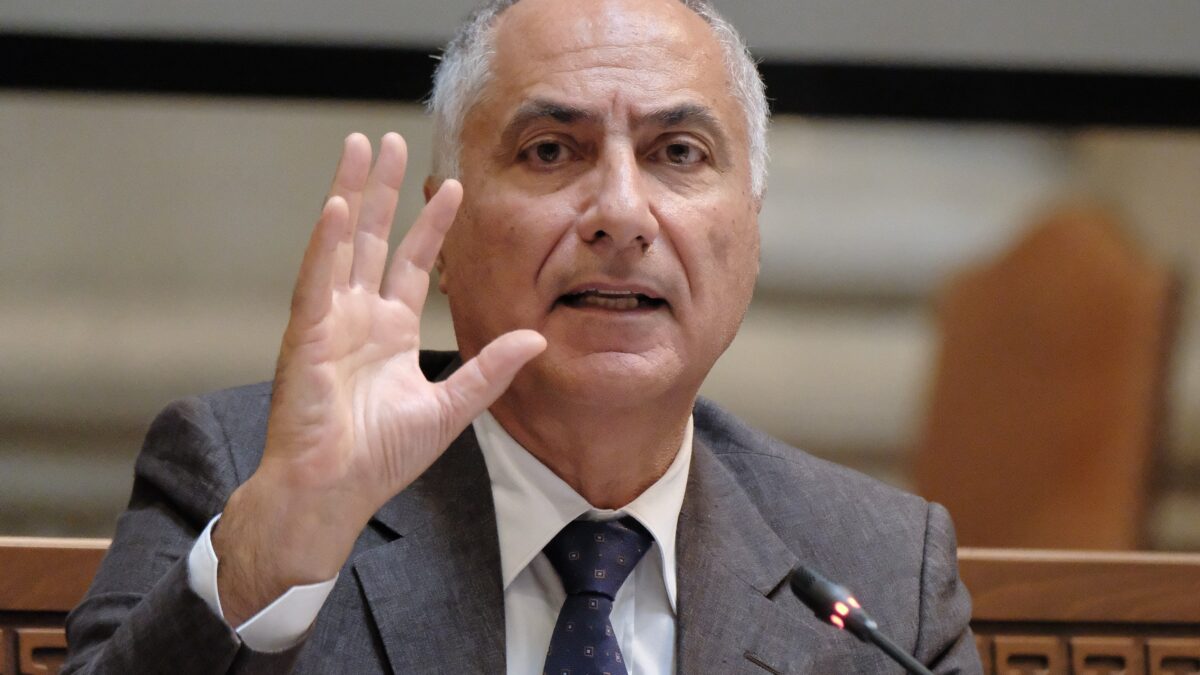 Il pm che grazia lo straniero violento scaricato dal suo capo: «Relativismo»