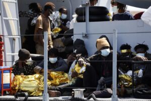 Sbarchi incontrollati, arrivano i negazionisti