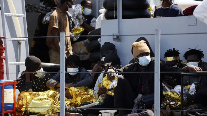 Sbarchi incontrollati, arrivano i negazionisti