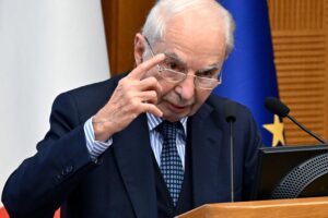 Il dottor Sottile parla a Parigi perché il Colle intenda