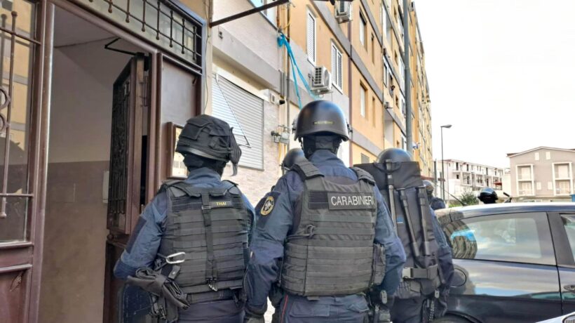 Maxi blitz nel Parco Verde: demolite le piazze di spaccio. La Meloni: «È solo l’inizio»