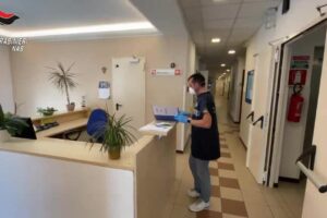 Il blitz sulle liste d’attesa infinite inguaia decine di medici e infermieri