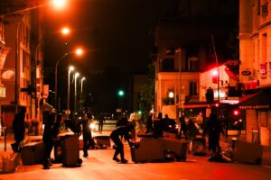 «Parigi in fiamme a causa della noia»