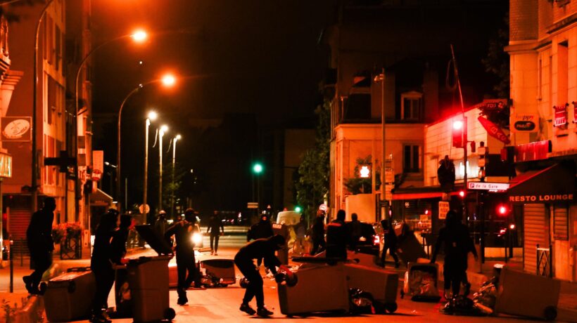 «Parigi in fiamme a causa della noia»