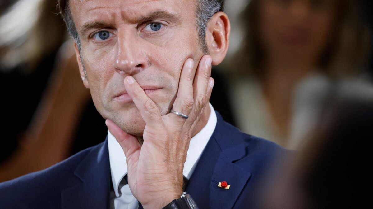 La débâcle europea ha la firma di Macron. Roma faccia da sola