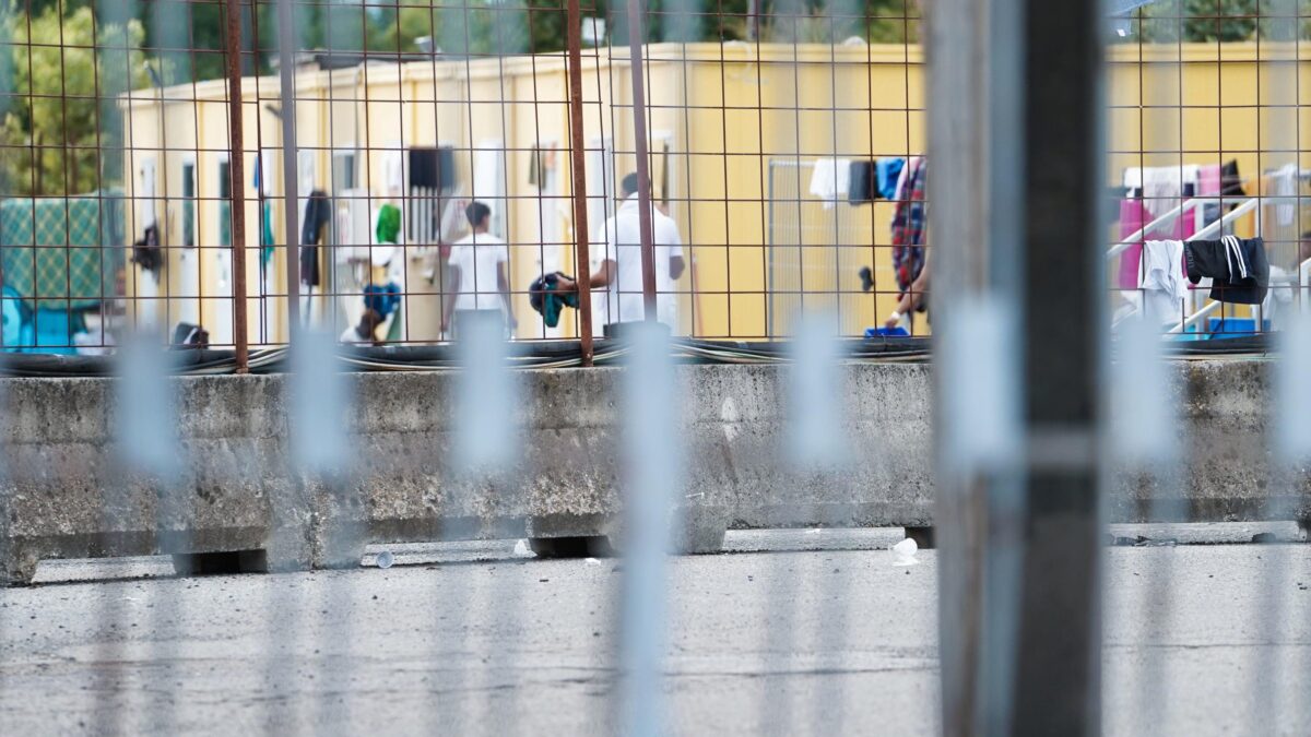 Il giudice salva il migrante stupratore