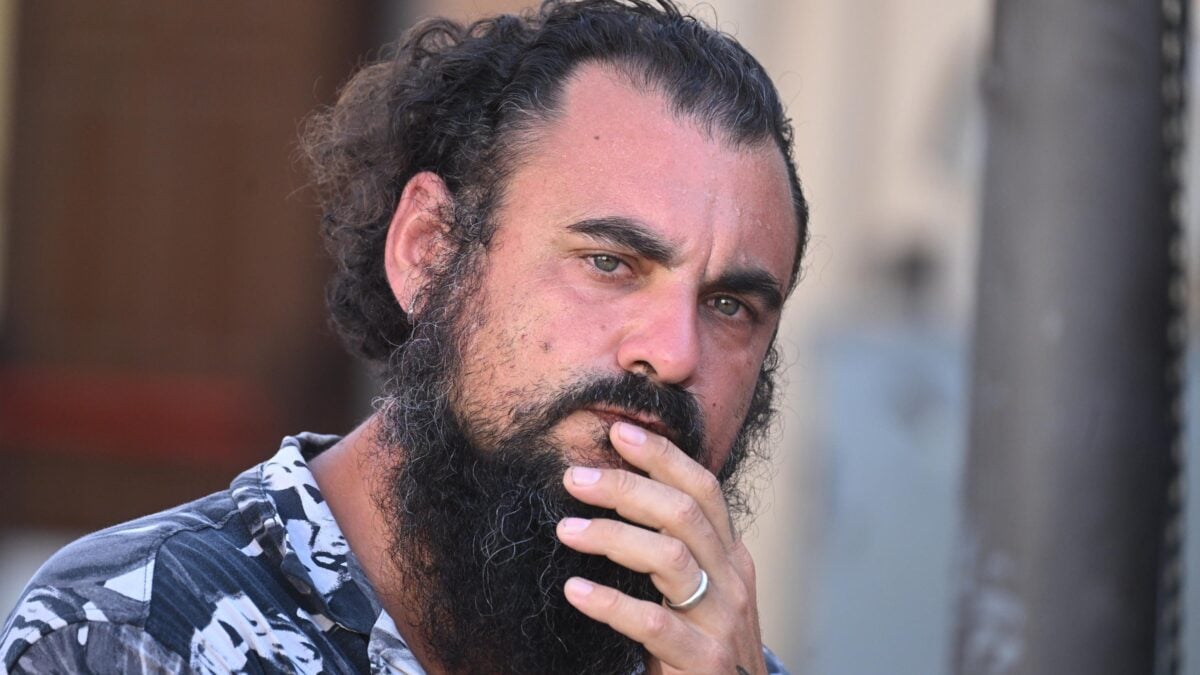 Lampedusa, il questore minaccia di sgomberare i residenti e poi offre «pilu pe tutti»