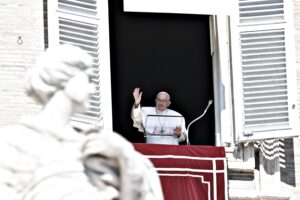 Santità, ma crediamo alla vita eterna o ai blindati dell’Urss?