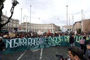 Pure i docenti incitano gli alunni a marinare la scuola «per il clima»