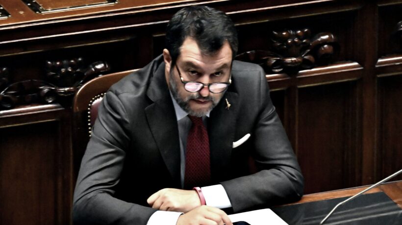 Open Arms, De Falco fa il comizio. I legali di Salvini: «Accuse politiche»