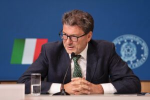 Giorgetti resiste al pressing Ue. Altro no alle catene del nuovo Mes