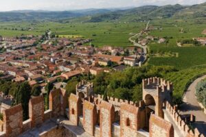 Alla scoperta del Soave, il vino prodotto in un borgo tra i più belli d’Italia
