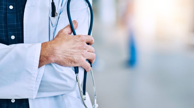 «No ai medici asintomatici in corsia»
