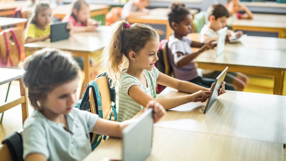 La Svezia rinnega i tablet in classe. «Sono dannosi, torniamo ai libri»