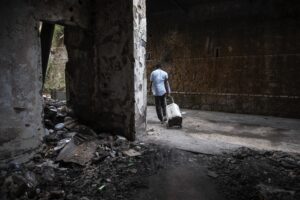 Effetto porti aperti. In Italia vivono 1,6 milioni di stranieri in povertà assoluta
