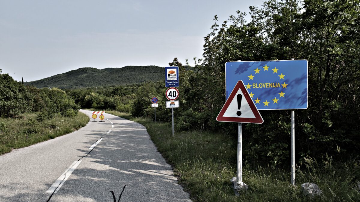 L’Ue si sveglia: «Via i migranti pericolosi»