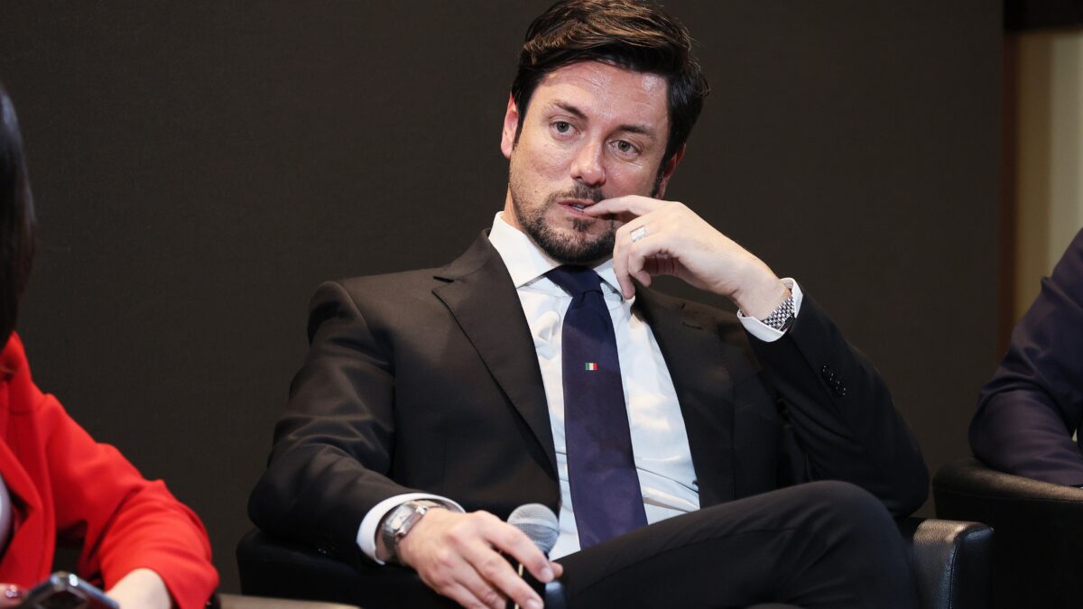 Tutti contro Giambruno. Ma solo ora