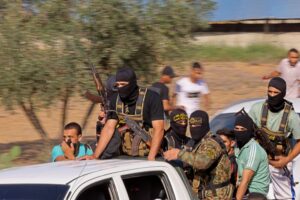 Hamas: «Ogni bomba è un civile giustiziato». Dispersi due italiani