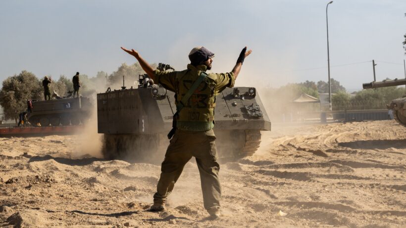 Tel Aviv frena ancora l’invasione di Gaza. Altri 2 ostaggi liberi, morta un’italiana