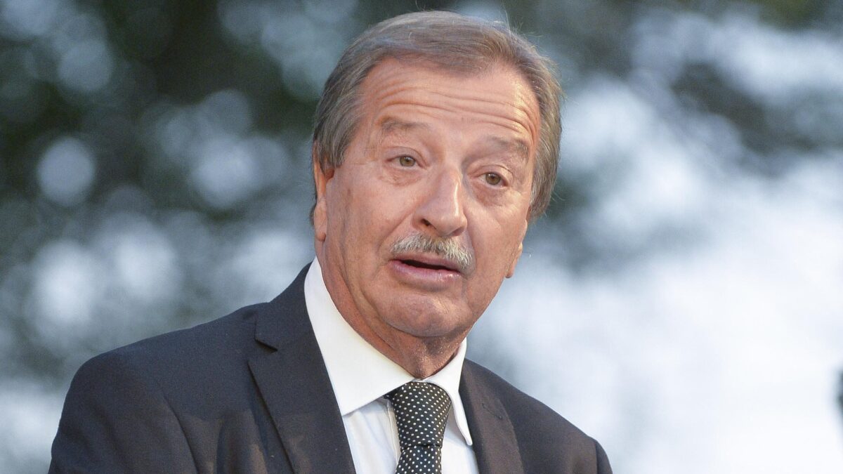 «Gestione clientelare del Comune: il Viminale rimuova il sindaco hot»