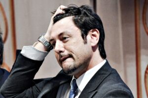 Giambruno rimane a Mediaset ma deve dire addio alla conduzione
