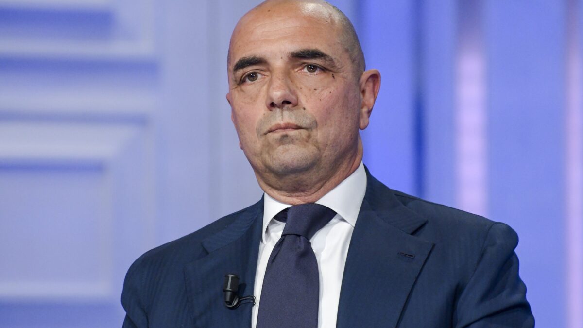 «Con i suoi folli divieti la Ue sta affossando la nostra agricoltura»