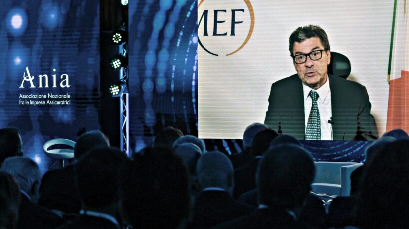 Giorgetti chiede un fondo salva-assicurati