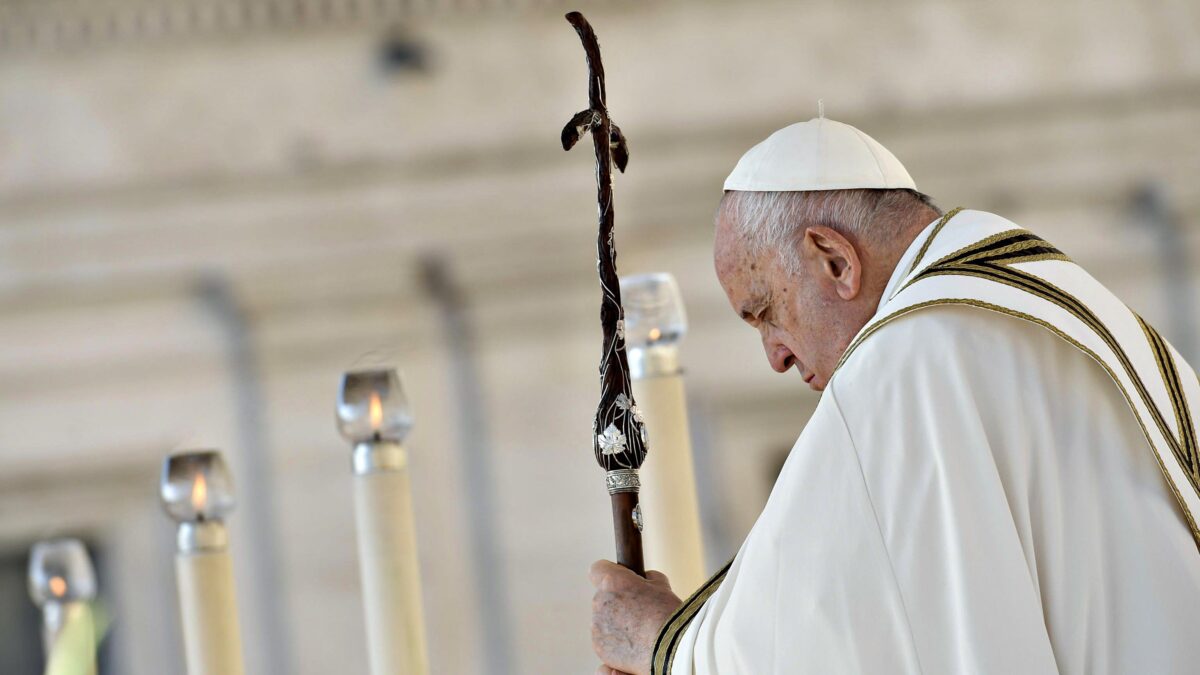 «Il mondo si sgretola, stop ai fossili». Ormai Francesco parla come Greta