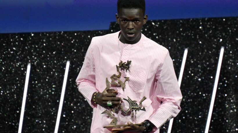 Ma quale fame e guerre: gli immigrati vogliono avere bei vestiti. Parola di Seydou Sarr