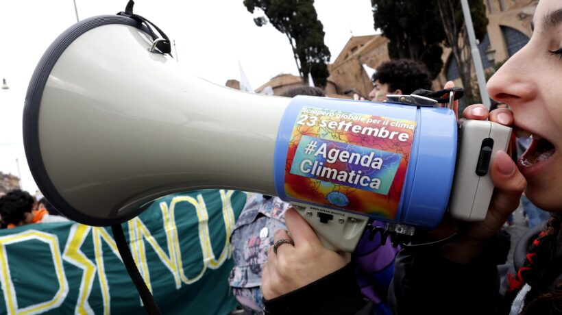 I ragazzini ecologisti sono i cocchi del potere ma giocano alla Resistenza